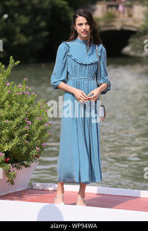 Venedig, Italien - September 02: Margaret Qualley kommt in Darsena Excelsior während des 76. Filmfestival von Venedig am September 02, 2019 in Venedig, Ita Stockfoto