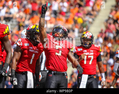 College Park, Maryland, USA. 7. Sep 2019. Maryland Dosenschildkröten zurück Anthony McFarland jr. (5) Die Landung feiert aus Syrakus gegen Maryland an Kapital ein Feld in College Park, Maryland. Cory Royster/Cal Sport Media/Alamy leben Nachrichten Stockfoto