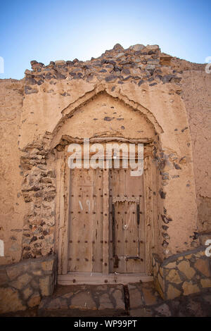 Alte Tür in eine Welt Haus, Adobe, Oman, Arabische Halbinsel, Naher Osten Stockfoto