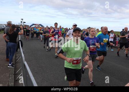 New Brighton, Wirral, Großbritannien. 8. September 2019. Start des Wirral Halbmarathon Credit: Fotografieren Nord/Alamy leben Nachrichten Stockfoto