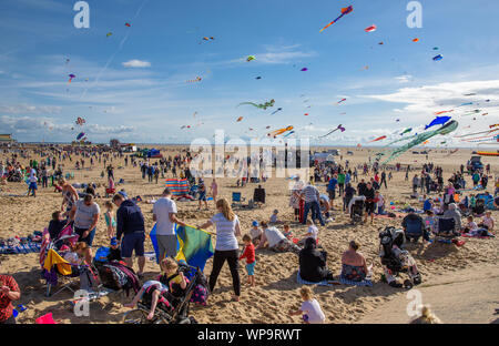 St Annes, Lancashire, UK. 7. September 2019. St Annes International Kite Festival 2019, St Annes Strand, St Annes, Lancashire. Zeigt der Drachen von Teams in Großbritannien und in Übersee. Quelle: John Eveson/Alamy leben Nachrichten Stockfoto