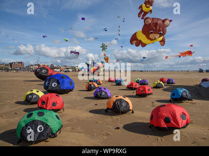 St Annes, Lancashire, UK. 7. September 2019. St Annes International Kite Festival 2019, St Annes Strand, St Annes, Lancashire. Zeigt der Drachen von Teams in Großbritannien und in Übersee. Quelle: John Eveson/Alamy leben Nachrichten Stockfoto