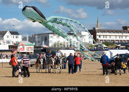 St Annes, Lancashire, UK. 7. September 2019. St Annes International Kite Festival 2019, St Annes Strand, St Annes, Lancashire. Zeigt der Drachen von Teams in Großbritannien und in Übersee. Quelle: John Eveson/Alamy leben Nachrichten Stockfoto