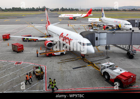 Bogota, Kolumbien - 31. Januar 2019: avior Boeing 737 Flugzeug in Bogota Flughafen (BOG) in Kolumbien. Stockfoto