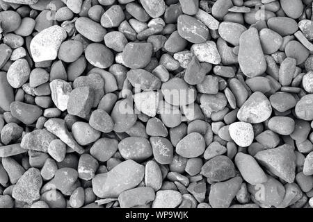 Hintergrund der runde Kieselsteine am Strand, die Schwarz-Weiß-Fotografie Stockfoto