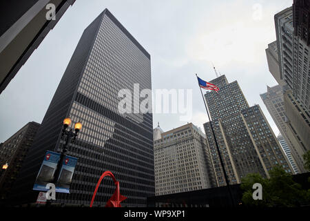 Die Kluczynski Federal Building und Federal Center an einem regnerischen Tag in Chicago Illinois USA Stockfoto