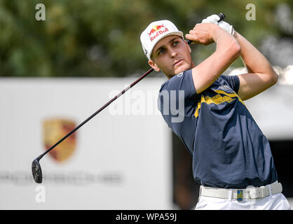 Winsen, Deutschland. 8. September 2019. Golf: European Tour - Europäische PGA Meisterschaft, singles, Männer, 4. Runde. Matthias Schwab aus Österreich trifft eine Kugel. Foto: Axel Heimken/dpa Quelle: dpa Picture alliance/Alamy leben Nachrichten Stockfoto