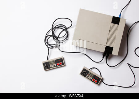 Ein wunderschön Studio Aufnahme des ursprünglichen "NES" Nintendo Entertainment System TV Spielekonsole Stockfoto