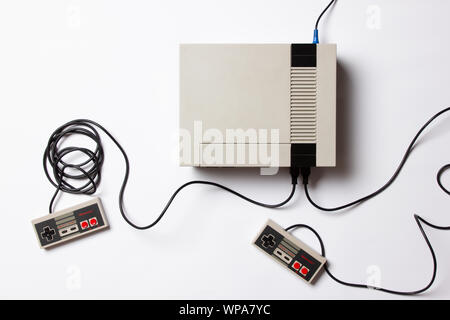 Ein wunderschön Studio Aufnahme des ursprünglichen "NES" Nintendo Entertainment System TV Spielekonsole Stockfoto