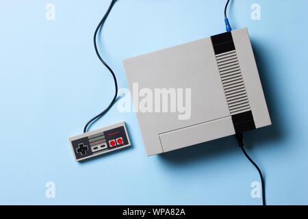 Ein wunderschön Studio Aufnahme des ursprünglichen "NES" Nintendo Entertainment System TV Spielekonsole Stockfoto