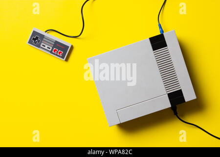 Ein wunderschön Studio Aufnahme des ursprünglichen "NES" Nintendo Entertainment System TV Spielekonsole Stockfoto