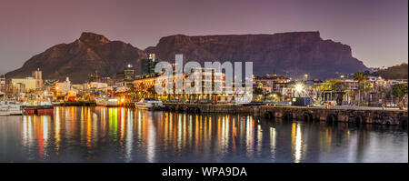 Victoria & Alfred (V&A Waterfront mit dem Tafelberg im Hintergrund, Cape Town, Western Cape, Südafrika Stockfoto