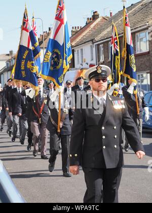 Queenborough, Kent, UK. 8. September, 2019. Jährliche Parade zu danken und denken Sie an die vielen, die ihr Leben auf der Minensuchboote in Queenborough während WW2 gab den seaways offen zu halten. Durch die Queenborough & Bezirk Naval Ensign Association im Namen der Royal Naval Patrol Service gehostet. Wildfire III war der Royal Navy Land Base und Minesweeper Depot in Queenborough. Credit: James Bell/Alamy leben Nachrichten Stockfoto