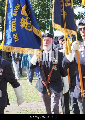 Queenborough, Kent, UK. 8. September, 2019. Jährliche Parade zu danken und denken Sie an die vielen, die ihr Leben auf der Minensuchboote in Queenborough während WW2 gab den seaways offen zu halten. Durch die Queenborough & Bezirk Naval Ensign Association im Namen der Royal Naval Patrol Service gehostet. Wildfire III war der Royal Navy Land Base und Minesweeper Depot in Queenborough. Credit: James Bell/Alamy leben Nachrichten Stockfoto