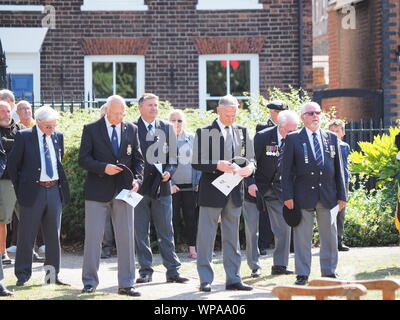 Queenborough, Kent, UK. 8. September, 2019. Jährliche Parade zu danken und denken Sie an die vielen, die ihr Leben auf der Minensuchboote in Queenborough während WW2 gab den seaways offen zu halten. Durch die Queenborough & Bezirk Naval Ensign Association im Namen der Royal Naval Patrol Service gehostet. Wildfire III war der Royal Navy Land Base und Minesweeper Depot in Queenborough. Credit: James Bell/Alamy leben Nachrichten Stockfoto