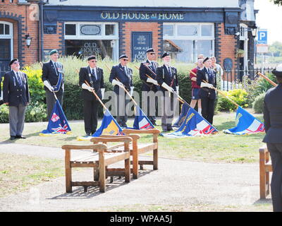 Queenborough, Kent, UK. 8. September, 2019. Jährliche Parade zu danken und denken Sie an die vielen, die ihr Leben auf der Minensuchboote in Queenborough während WW2 gab den seaways offen zu halten. Durch die Queenborough & Bezirk Naval Ensign Association im Namen der Royal Naval Patrol Service gehostet. Wildfire III war der Royal Navy Land Base und Minesweeper Depot in Queenborough. Credit: James Bell/Alamy leben Nachrichten Stockfoto