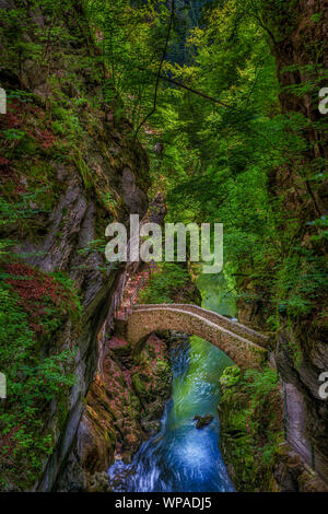 Die alte steinerne Brücke in der Nähe von Saut de Brot, Menzingen, Neuchâtel, Schweiz Stockfoto