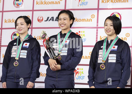 Tokio, Japan. 8. Sep 2019. Gold Medaillengewinner der weiblichen Team Kata Kategorie bedeuten für die Kameras bei der Verleihung des Karate 1 Premier League Tokyo 2019. Das Karate 1 Premier League ist von September 6 bis 8 an der Nippon Budokan statt. Karate wird seine Premiere auf der Tokyo Olympischen Sommerspiele 2020 machen. Credit: Rodrigo Reyes Marin/ZUMA Draht/Alamy leben Nachrichten Stockfoto