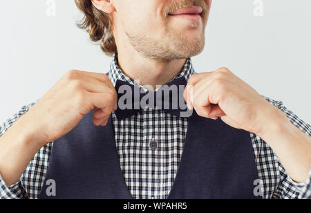 Mann mit Bart tragen bowtie, hipster Style Stockfoto