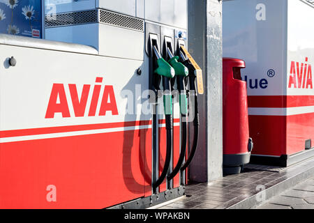 Avia Tankstelle. Mit rund 3.000 Tankstellen Avia ist die am weitesten verbreitete Gruppe - unabhängige Mineralöl Marke in Europa. Stockfoto