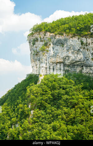 Die malerische Landschaft in der Nähe von Madonna della Corona Heiligtum, in der Provinz Verona, Venetien, Italien. Stockfoto