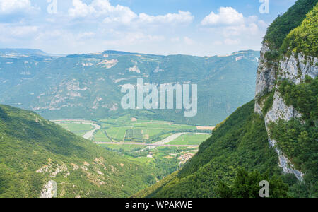 Die malerische Landschaft in der Nähe von Madonna della Corona Heiligtum, in der Provinz Verona, Venetien, Italien. Stockfoto