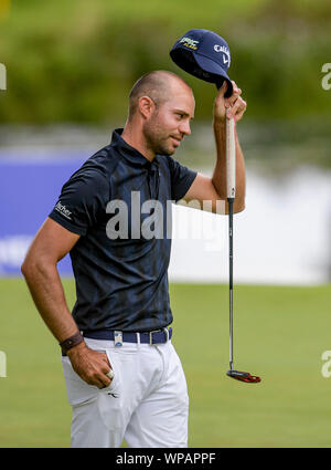 Winsen, Deutschland. 8. September 2019. Golf: European Tour - Europäische PGA Meisterschaft, singles, Männer, 4. Runde. Bernd Ritthammer aus Deutschland verlässt den Platz. Foto: Axel Heimken/dpa Quelle: dpa Picture alliance/Alamy leben Nachrichten Stockfoto