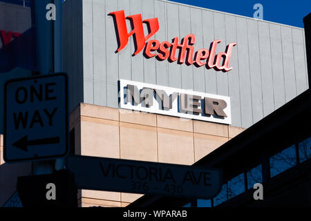 Westfield und Myer Logo im Chatswood Sydney Australien Stockfoto