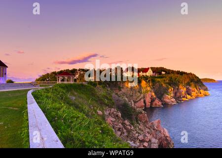 Die Keltic Lodge auf einer Klippe im Osten Kanada während des Sonnenuntergangs. Stockfoto
