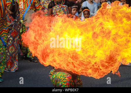 Hackney, London, UK. 08 Sep, 2019. Teilnehmer und Nachtschwärmer genießen Sie einen großen, ruhigen und lustige Hackney Karneval 2019 Parade im schönsten Sonnenschein, renommierte Kreativität des Bezirks und Vielfalt widerspiegelt. Credit: Imageplotter/Alamy leben Nachrichten Stockfoto