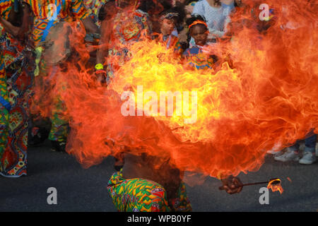 Hackney, London, UK. 08 Sep, 2019. Teilnehmer und Nachtschwärmer genießen Sie einen großen, ruhigen und lustige Hackney Karneval 2019 Parade im schönsten Sonnenschein, renommierte Kreativität des Bezirks und Vielfalt widerspiegelt. Credit: Imageplotter/Alamy leben Nachrichten Stockfoto