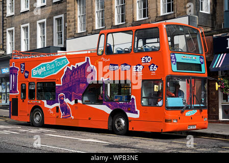 Offenen hellen Bus Tours Sightseeing Tour mit dem Bus in die Hanover Street, Edinburgh, Schottland, Großbritannien. Stockfoto