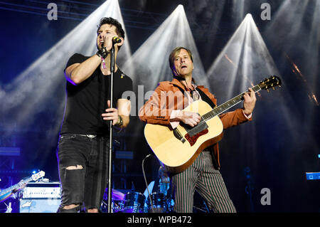 Ross William Wilde und Steve Norman der Band Spandau Ballet live auf der Bühne des rbb 88.8 Pop Helden Festival während der IFA 2019 IFA Sommergarten am 7. September 2019 in Berlin, Deutschland. Stockfoto