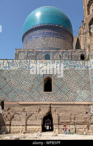 Bibi Khanym Moschee in Samarkand, Usbekistan. Ein Großteil der Gebäude wurde bei einem Erdbeben im 15. Jahrhundert zerstört und in den 1970er Jahren wieder aufgebaut. Stockfoto