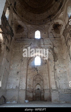 Bibi Khanym Moschee in Samarkand, Usbekistan. Ein Großteil der Gebäude wurde bei einem Erdbeben im 15. Jahrhundert zerstört und in den 1970er Jahren wieder aufgebaut. Stockfoto