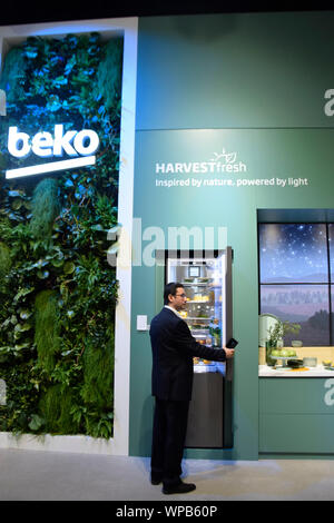 Berlin, Deutschland - 6. September 2019: Beko smart Kühlschränke Präsentation auf der IFA 2019 Stockfoto