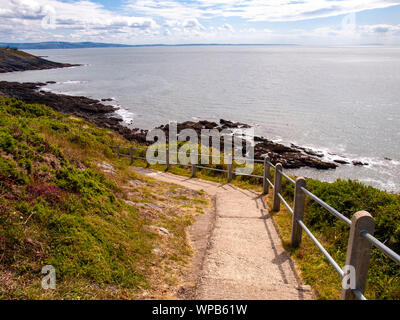 Blick nach Osten auf dem Küstenweg auf Gower, zwischen Limeslade und Rotherslade Bay, Swansea, Wales, UK. Stockfoto