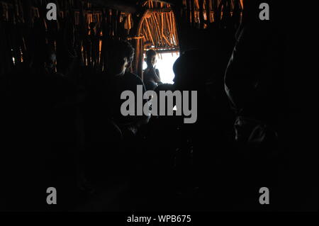 In einer Hütte im Omo Valley Stockfoto