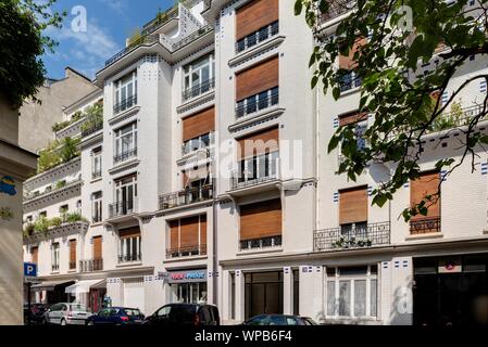 Abgesetzt - Terrasse Appartement Gebäude vom Architekten Henri Sauvage (1873-1932) bei 26, Rue Vavin. Es wurde 1912-1914 gebaut. Stockfoto