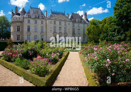 Garten und Le Lude Chateau Chinon Frankreich Stockfoto