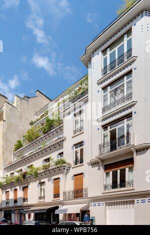 Abgesetzt - Terrasse Appartement Gebäude vom Architekten Henri Sauvage (1873-1932) bei 26, Rue Vavin. Es wurde 1912-1914 gebaut. Stockfoto