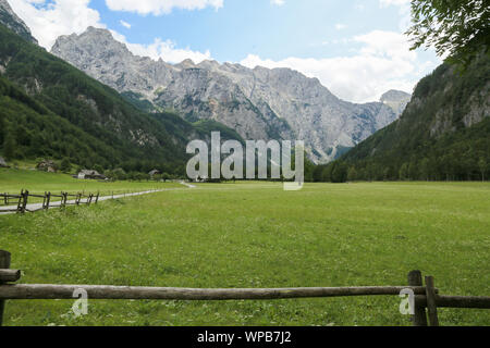 Schöne Logar-tal oder Logarska dolina Park, Slowenien, Europa. Inspiration Reisen unter Kamniker-Savinjer Alpen. Stockfoto