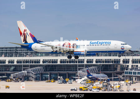 Stuttgart, Deutschland - 23. Mai 2019: SunExpress Boeing 737 Flugzeug am Flughafen Stuttgart (STR) in Deutschland. Stockfoto