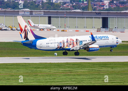 Stuttgart, Deutschland - 23. Mai 2019: SunExpress Boeing 737 Flugzeug am Flughafen Stuttgart (STR) in Deutschland. Stockfoto