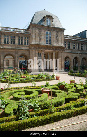 Das Musée Carnavalet ist ein städtisches Pariser Museum im Stadtteil Marais, in der Rue de Sévigné Nr. 23, 3. Arrondissement, das der Stadtgeschichte Stockfoto