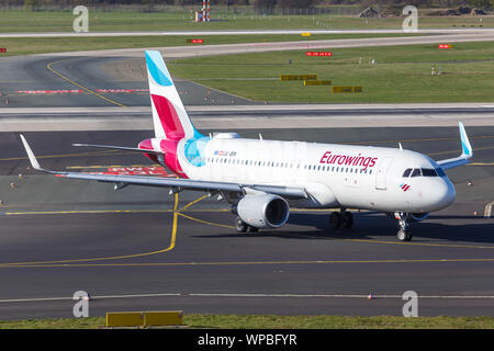 Düsseldorf, Deutschland - März 24, 2019: Eurowings Europa Airbus A320 Flugzeug am Flughafen Düsseldorf (DUS) in Deutschland. Stockfoto