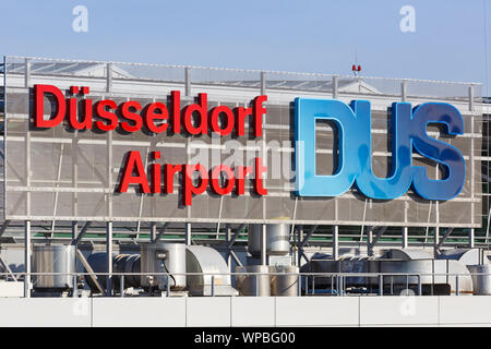 Düsseldorf, Deutschland - März 24, 2019: Logo Der Flughafen Düsseldorf (DUS) in Deutschland. Stockfoto