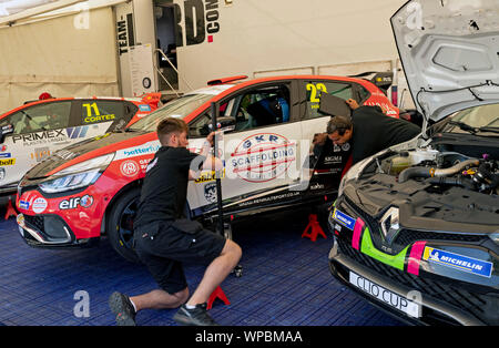 Oulton Park Gruben, Clio Cup Event Team harte Garage Stockfoto