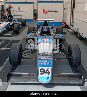 Oulton Park Pit und off Track, Sebastian Alveraz, Double R Racing, Auto 94, Stockfoto