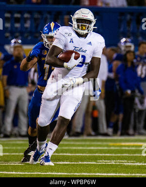 San Jose, CA USA 07 Sep, 2019. A. in Tulsa tight end Denzel Carter (19) Laufen für entlang Gewinnen während der NCAA Football Spiel zwischen Tulsa goldenen Hurrikan und der San Jose State Spartans 34-16 Gewinn an CEFCU Stadion San Jose, CA. Thurman James/CSM/Alamy leben Nachrichten Stockfoto